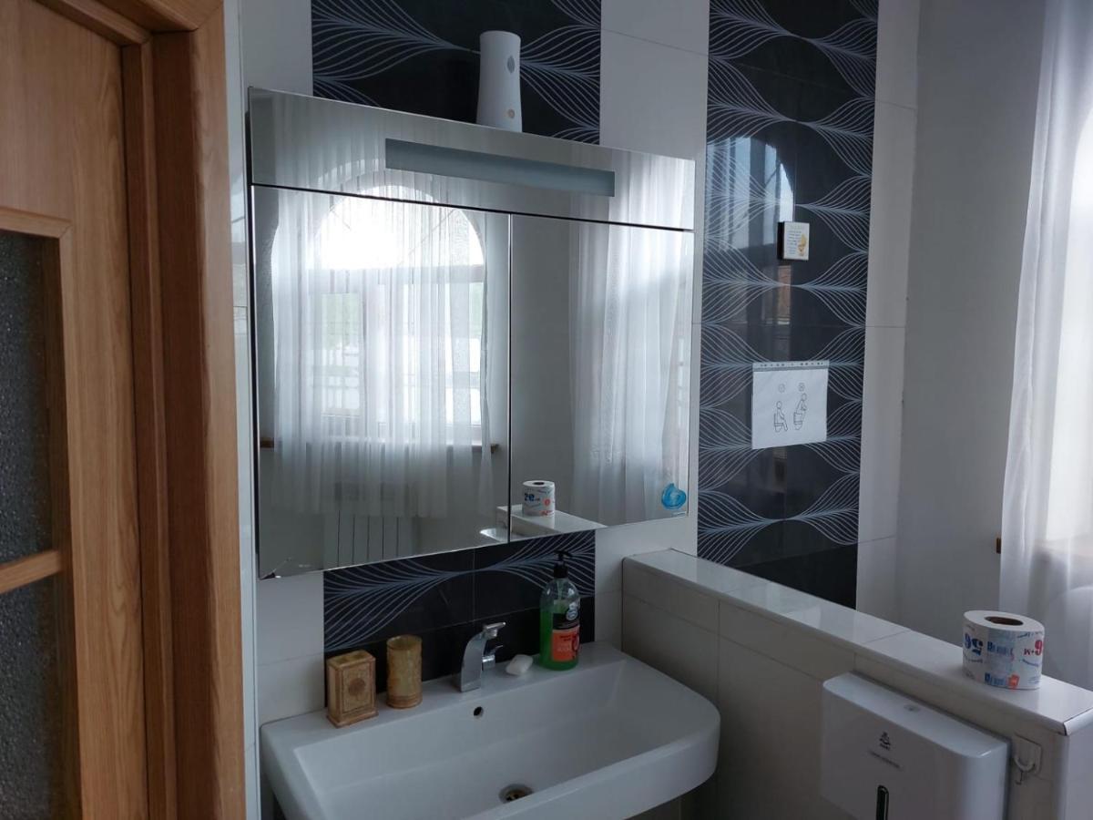 Room Hostel Dostyk アルマトイ エクステリア 写真