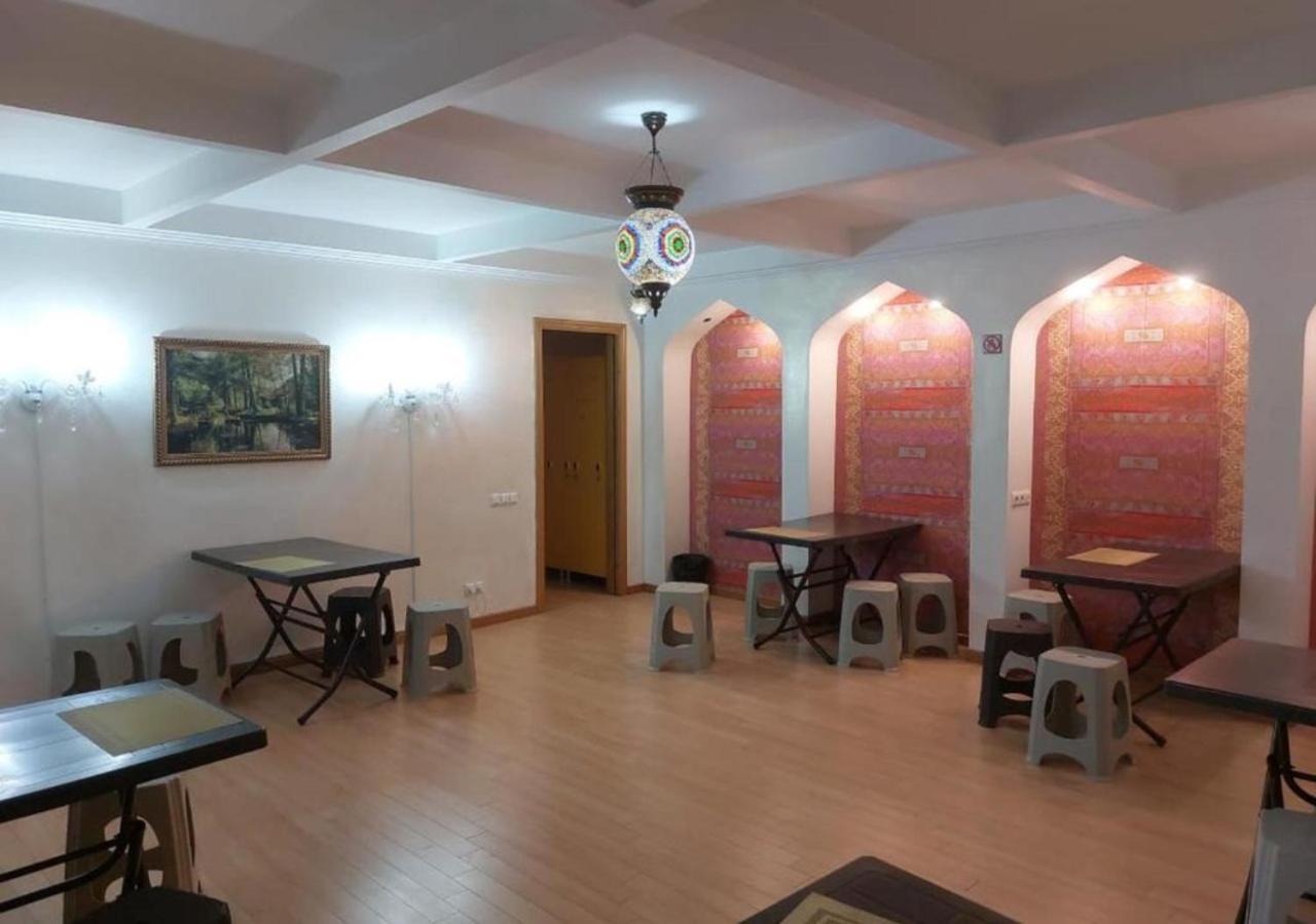 Room Hostel Dostyk アルマトイ エクステリア 写真