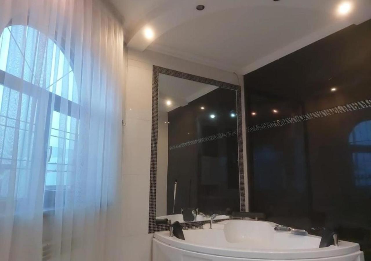 Room Hostel Dostyk アルマトイ エクステリア 写真